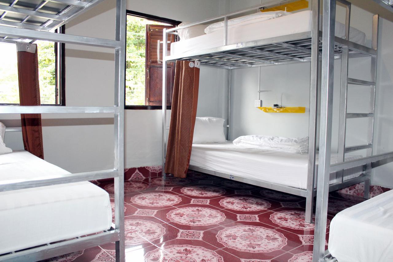 Aham Hostel (Adults Only) หลวงพระบาง ภายนอก รูปภาพ