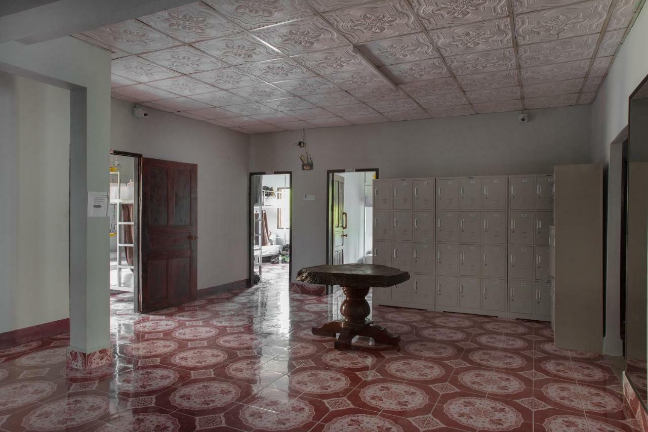 Aham Hostel (Adults Only) หลวงพระบาง ภายนอก รูปภาพ
